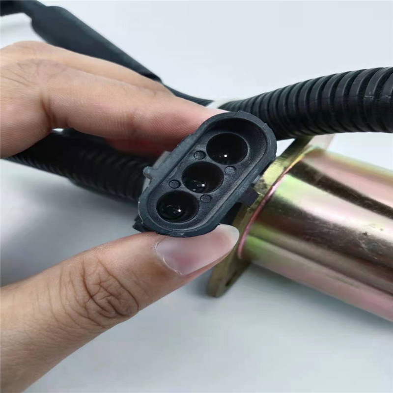 13026889 DEUTZ 226B 디젤 엔진 부품 블랙 플러그 24V에 적합한 스톱 솔레노이드 밸브